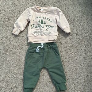 Cozy sweatsuit for boy or girl baby. 0-3 months, but runs big
